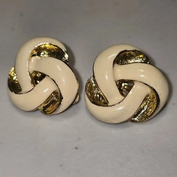 Vintage Cream Colour Enamel Gold Tone Clip-on Earrings - Picture 1 of 2